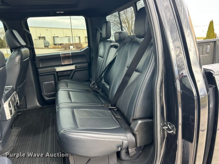 image for item ET6996 2022 Ford F250 Super Duty Crew Cab pickup truck