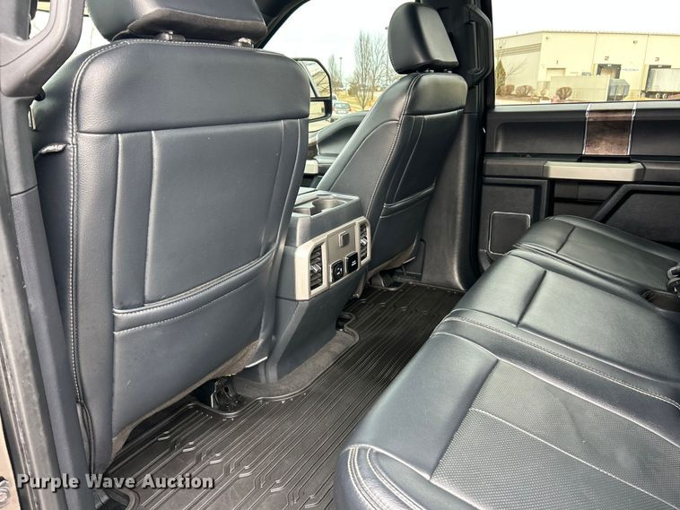 image for item ET6996 2022 Ford F250 Super Duty Crew Cab pickup truck