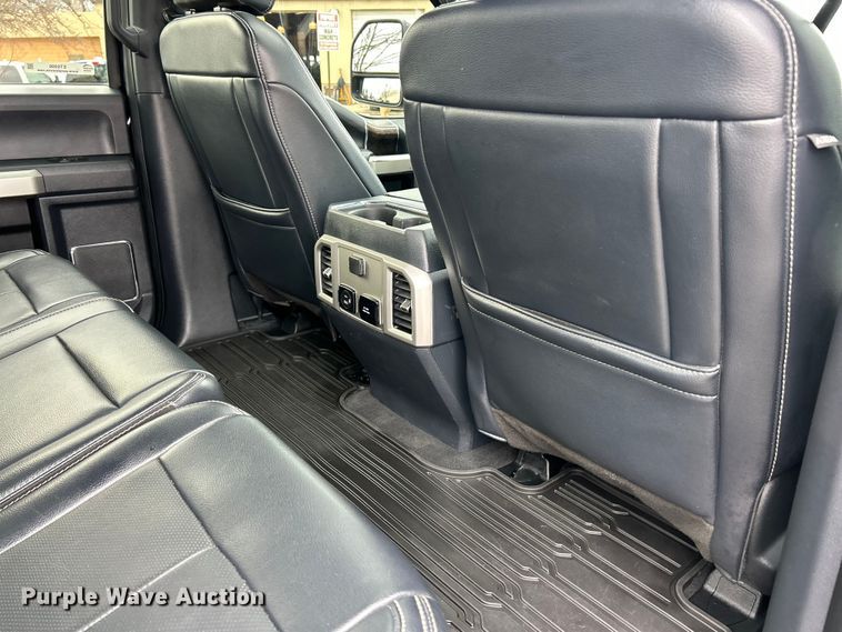 image for item ET6996 2022 Ford F250 Super Duty Crew Cab pickup truck