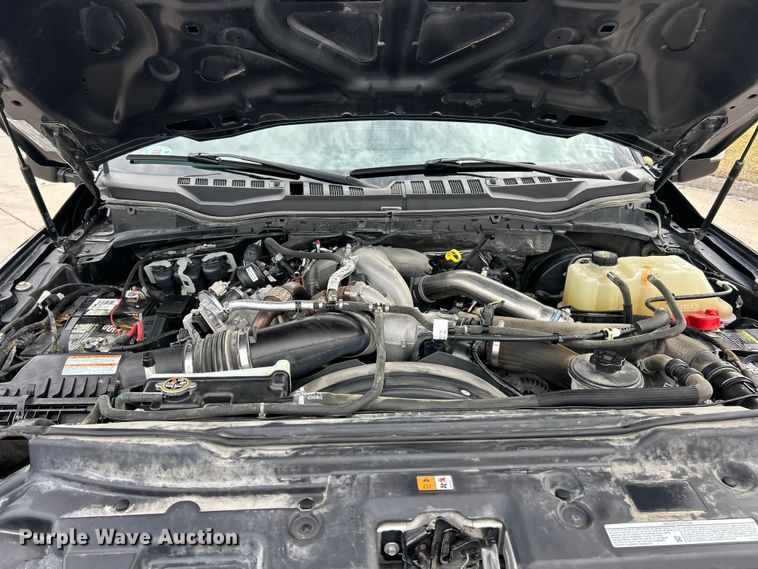 image for item ET6996 2022 Ford F250 Super Duty Crew Cab pickup truck