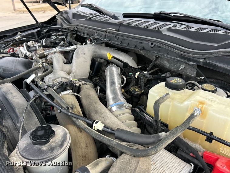 image for item ET6996 2022 Ford F250 Super Duty Crew Cab pickup truck