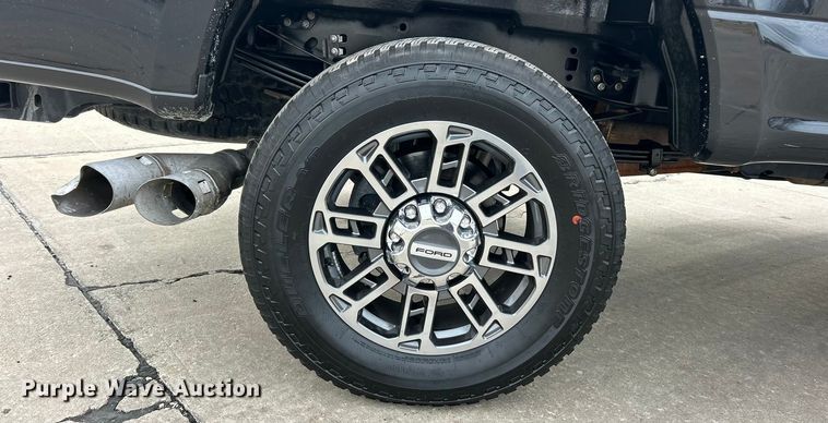 image for item ET6996 2022 Ford F250 Super Duty Crew Cab pickup truck