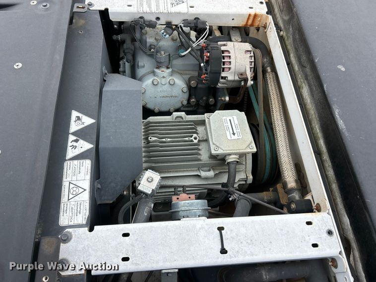 image for item ET7000 2009 Freightliner M2 refrigerated truck