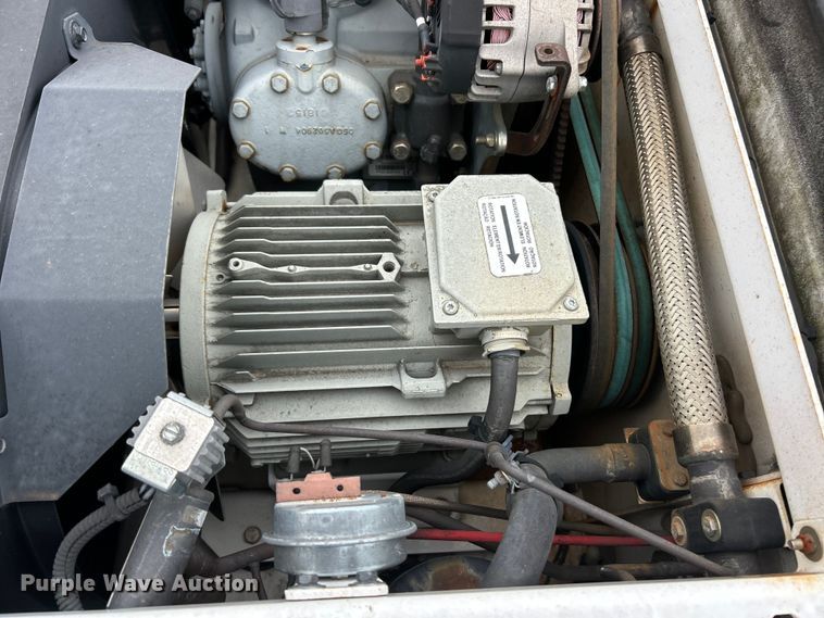 image for item ET7000 2009 Freightliner M2 refrigerated truck