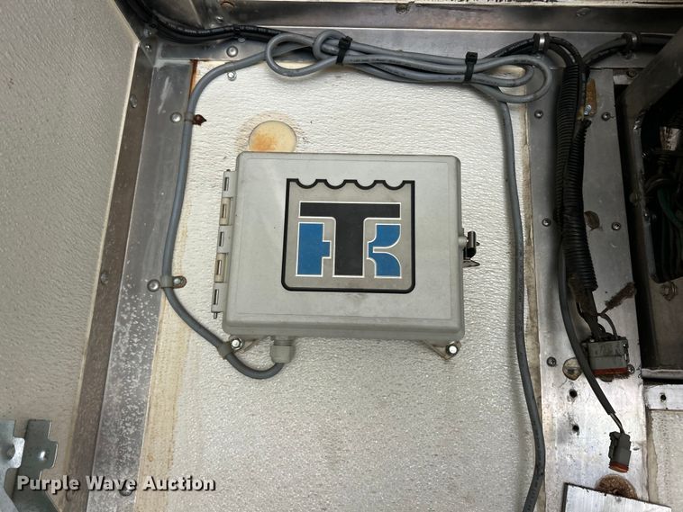 image for item ET7000 2009 Freightliner M2 refrigerated truck