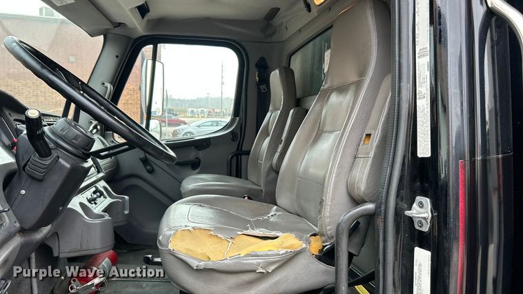 image for item ET7000 2009 Freightliner M2 refrigerated truck