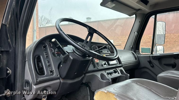 image for item ET7000 2009 Freightliner M2 refrigerated truck