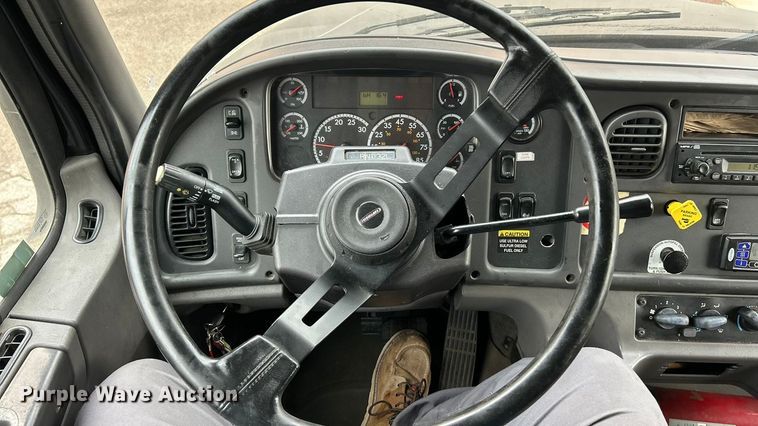 image for item ET7000 2009 Freightliner M2 refrigerated truck