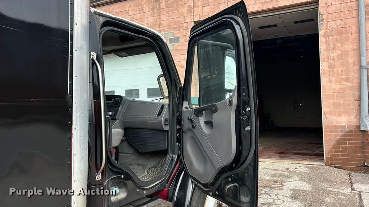 image for item ET7000 2009 Freightliner M2 refrigerated truck