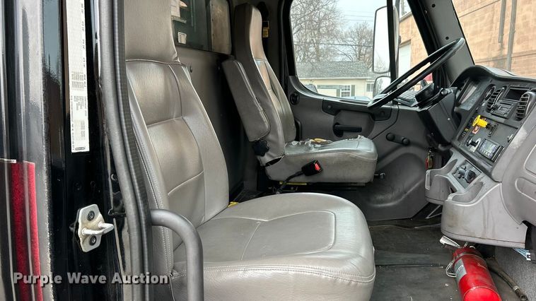 image for item ET7000 2009 Freightliner M2 refrigerated truck