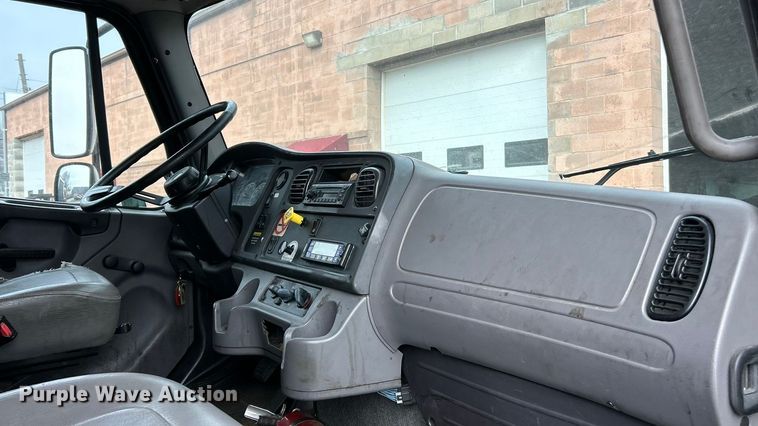 image for item ET7000 2009 Freightliner M2 refrigerated truck