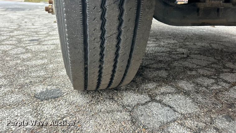 image for item ET7000 2009 Freightliner M2 refrigerated truck