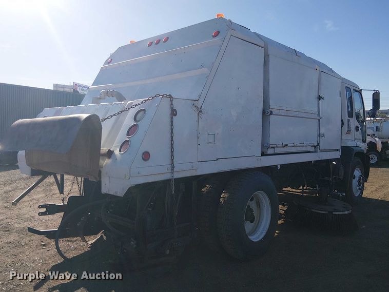 image for item EU2631 2004 GMC T-series street sweeper truck