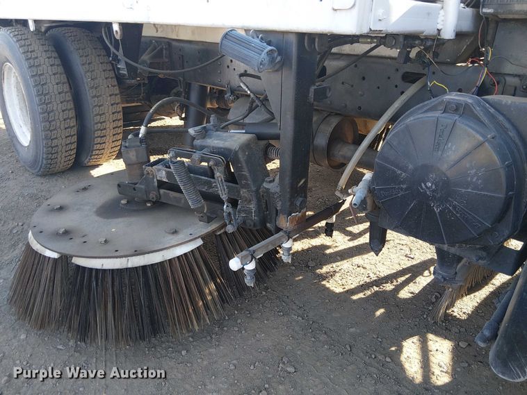 image for item EU2631 2004 GMC T-series street sweeper truck