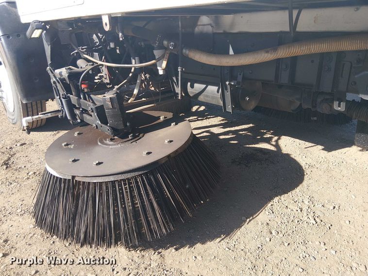 image for item EU2631 2004 GMC T-series street sweeper truck