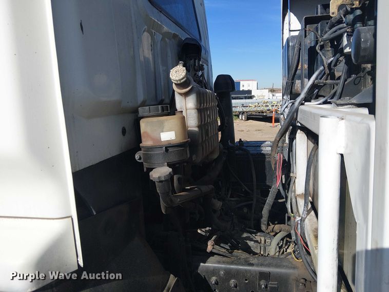 image for item EU2631 2004 GMC T-series street sweeper truck