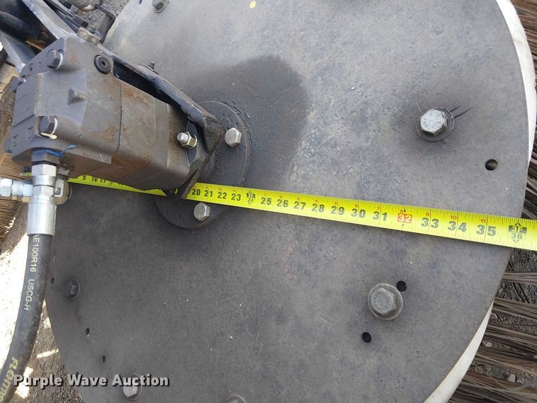 image for item EU2631 2004 GMC T-series street sweeper truck