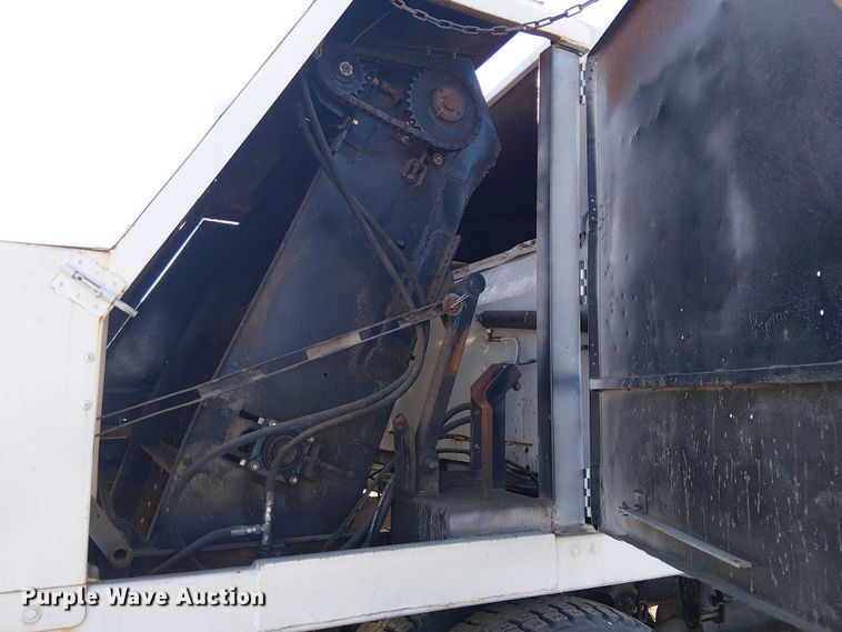 image for item EU2631 2004 GMC T-series street sweeper truck