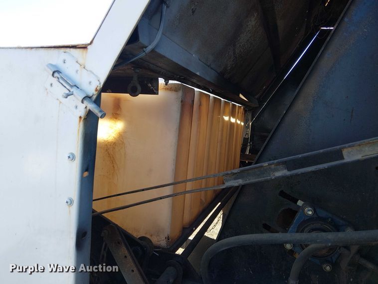 image for item EU2631 2004 GMC T-series street sweeper truck