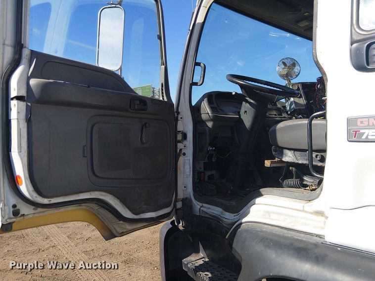 image for item EU2631 2004 GMC T-series street sweeper truck