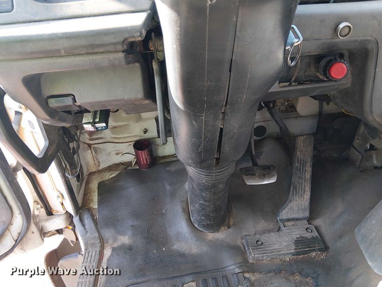 image for item EU2631 2004 GMC T-series street sweeper truck