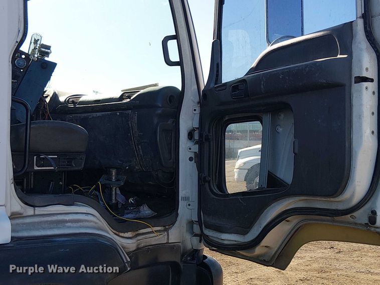 image for item EU2631 2004 GMC T-series street sweeper truck