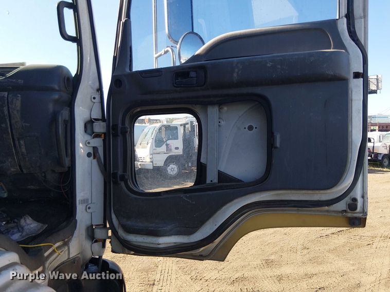 image for item EU2631 2004 GMC T-series street sweeper truck