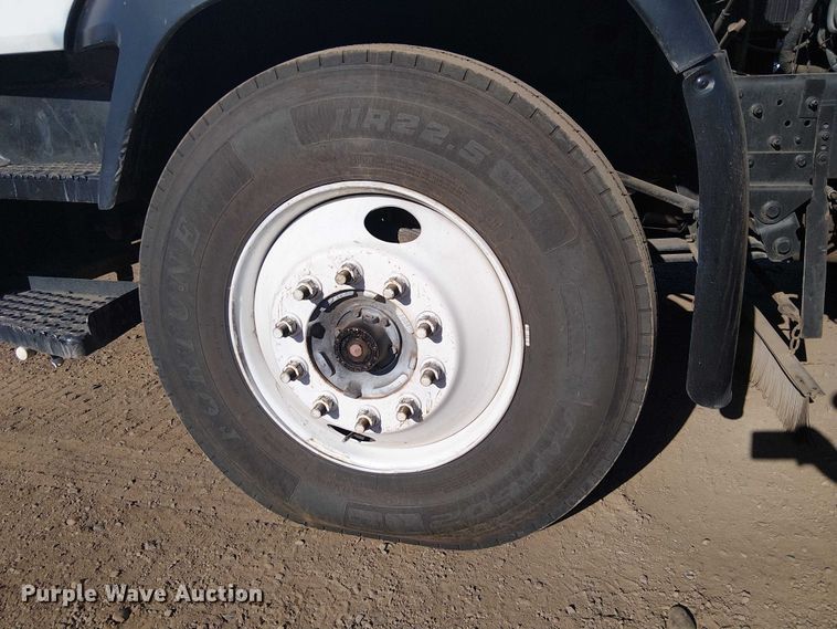 image for item EU2631 2004 GMC T-series street sweeper truck