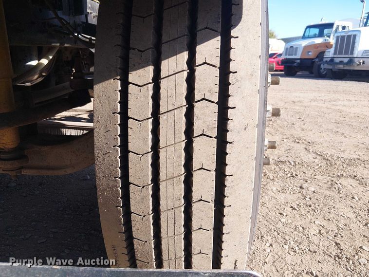 image for item EU2631 2004 GMC T-series street sweeper truck