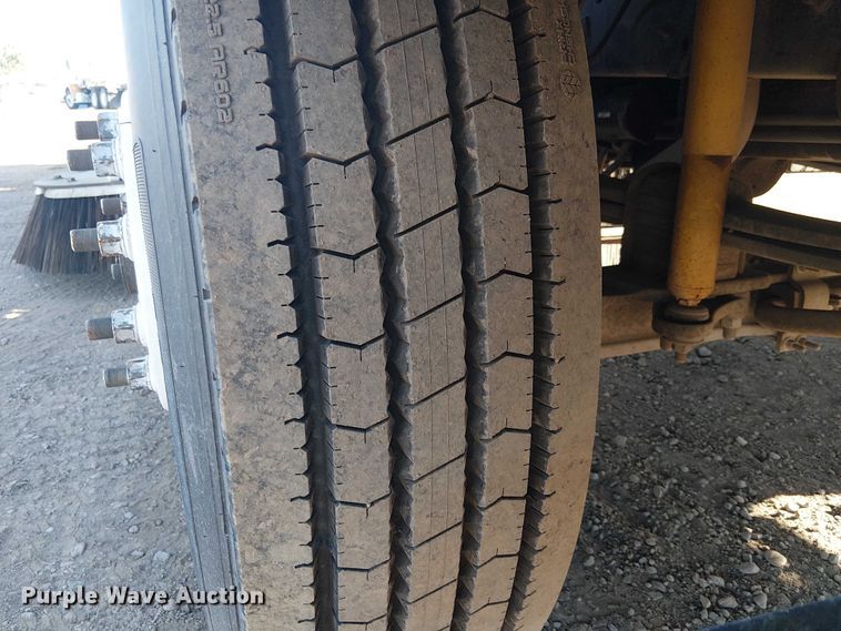 image for item EU2631 2004 GMC T-series street sweeper truck