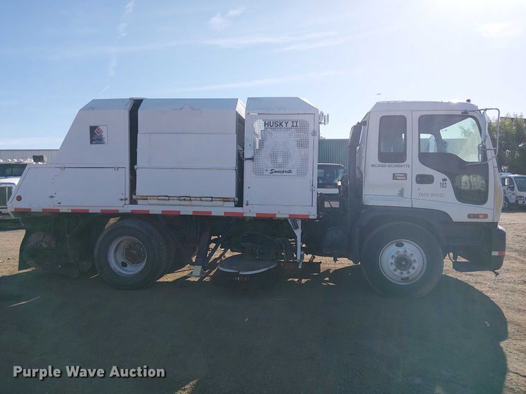 image for item EU2632 2004 GMC T-series street sweeper truck