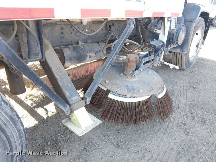 image for item EU2632 2004 GMC T-series street sweeper truck