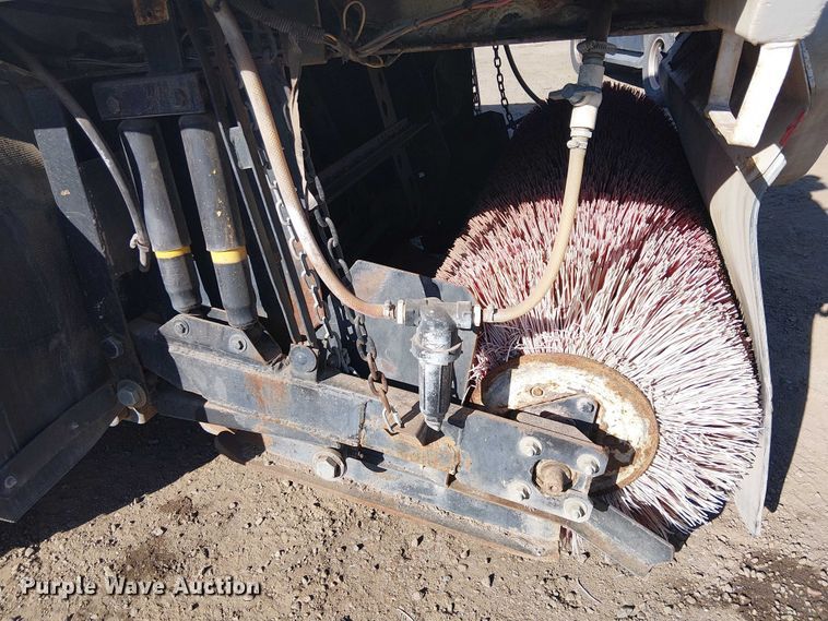 image for item EU2632 2004 GMC T-series street sweeper truck