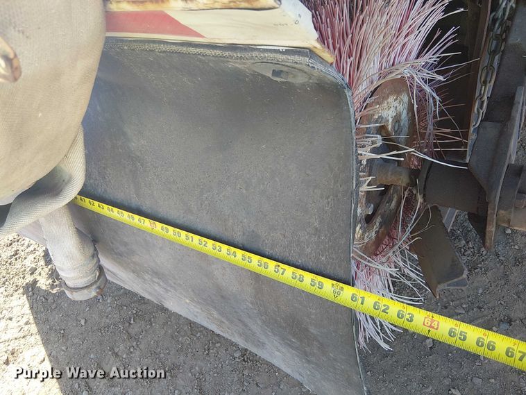 image for item EU2632 2004 GMC T-series street sweeper truck