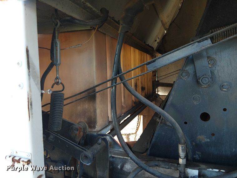 image for item EU2632 2004 GMC T-series street sweeper truck