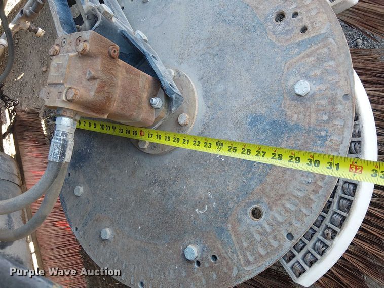 image for item EU2632 2004 GMC T-series street sweeper truck