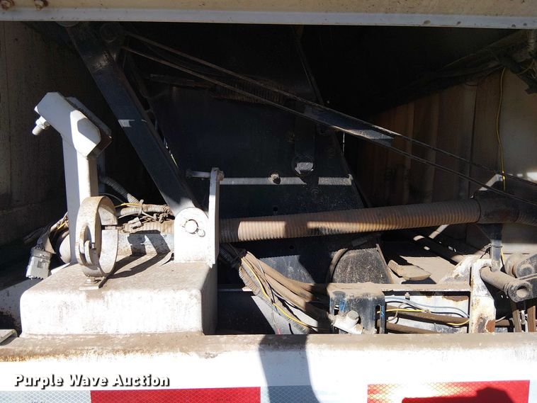 image for item EU2632 2004 GMC T-series street sweeper truck