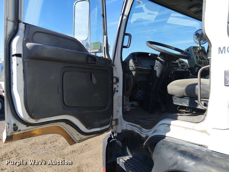 image for item EU2632 2004 GMC T-series street sweeper truck