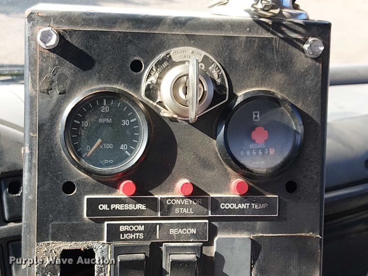 image for item EU2632 2004 GMC T-series street sweeper truck