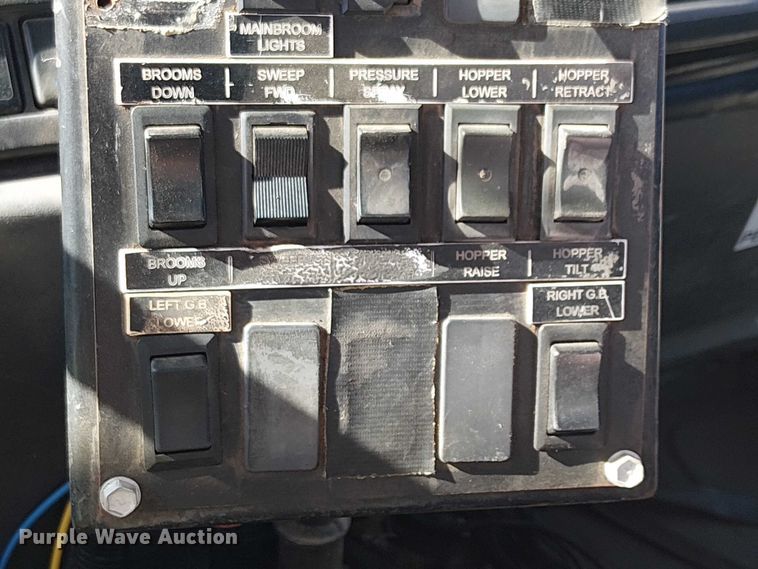 image for item EU2632 2004 GMC T-series street sweeper truck