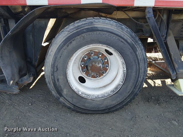 image for item EU2632 2004 GMC T-series street sweeper truck