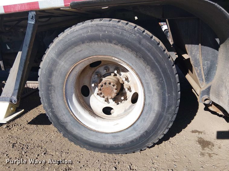 image for item EU2632 2004 GMC T-series street sweeper truck