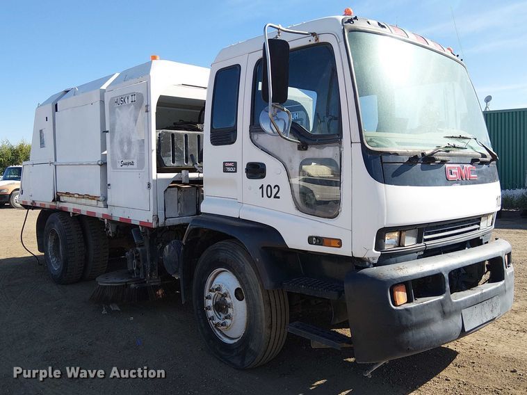 image for item EU2633 2004 GMC T-series street sweeper truck