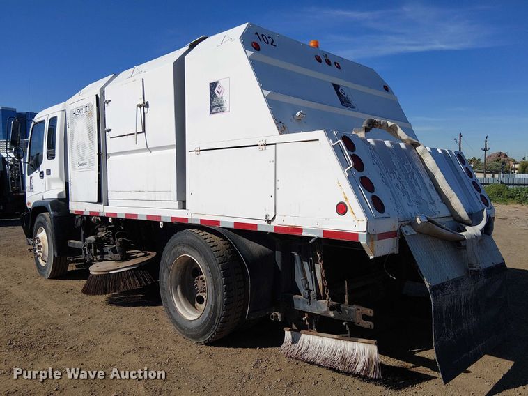 image for item EU2633 2004 GMC T-series street sweeper truck