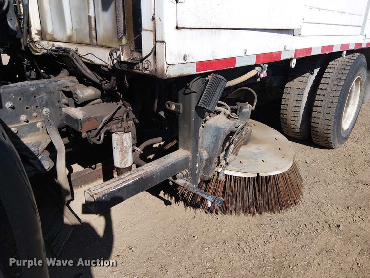 image for item EU2633 2004 GMC T-series street sweeper truck