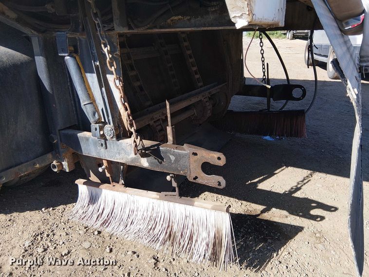 image for item EU2633 2004 GMC T-series street sweeper truck