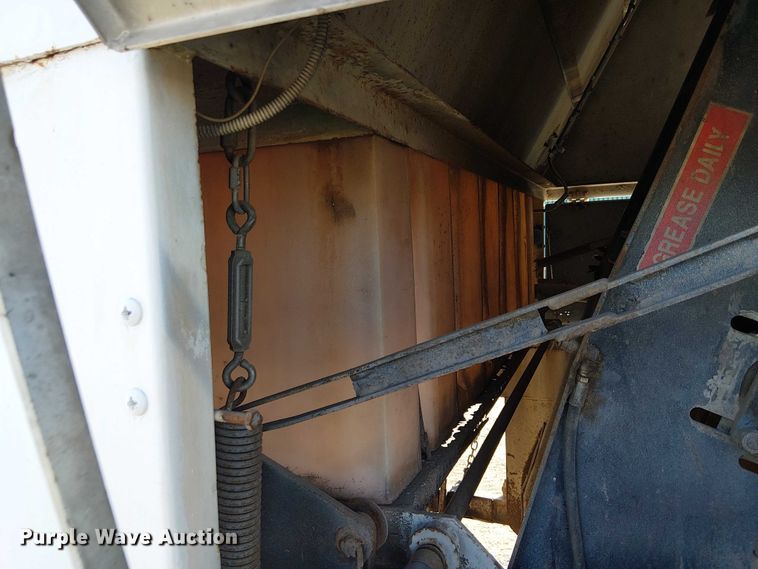 image for item EU2633 2004 GMC T-series street sweeper truck