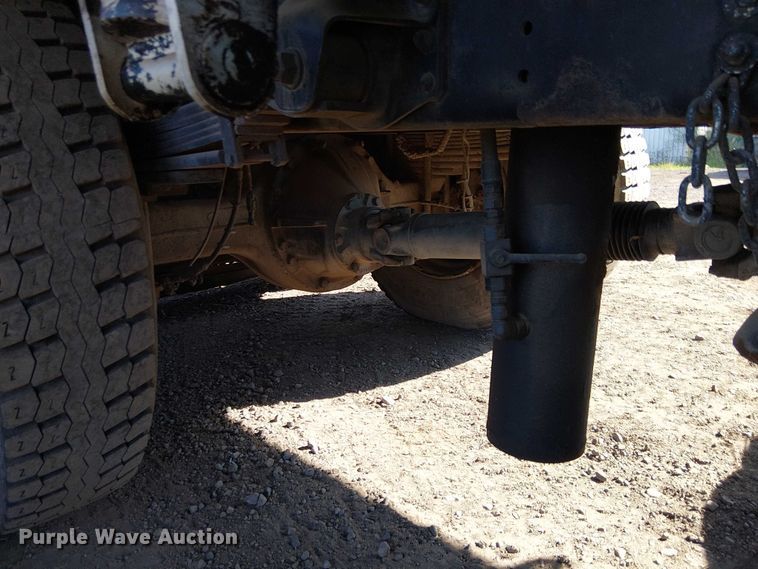 image for item EU2633 2004 GMC T-series street sweeper truck