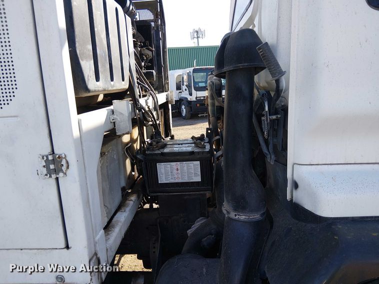 image for item EU2633 2004 GMC T-series street sweeper truck