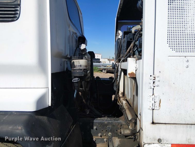 image for item EU2633 2004 GMC T-series street sweeper truck